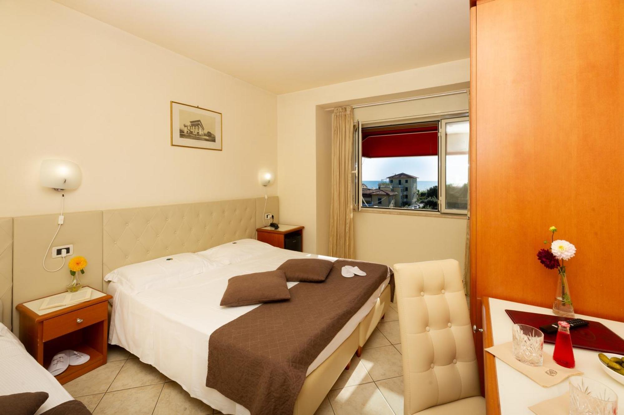 Hotel Nuova Sabrina Marina di Pietrasanta Exterior photo